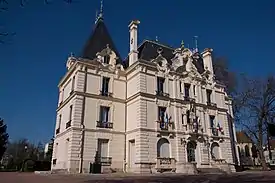 O hôtel de ville.