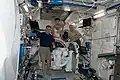 Tripulantes no módulo japonês Kibo.