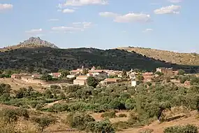 Vista de Idanha-a-Velha (com a aldeia de Monsanto ao fundo)