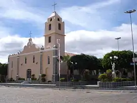 Praça da Matriz em Ipupiara. Nesta praça na casa de uma viúva localizada atrás da Igreja Matriz de São João foi assinado o ato de posse do Município e empossado o 1º Prefeito e vereadores, em 7 de abril de 1959. Os manifestantes contrário ao Prefeito eleito não permitiram usar nenhum prédio e nenhum espaço público para o ato tão importante da história do município.