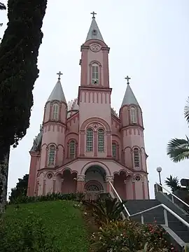 Igreja Matriz da cidade, construída quando da comemoração do primeiro centenário da imigração alemã no estado de Santa Catarina