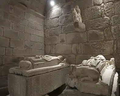 Cavaleiro Medieval; Túmulos de Domingos Joanes e Domingas Sabachais