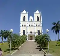 Praça de Calçado com Morro Pedra do Jaspe ao fundo