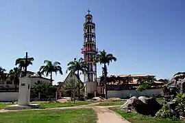 Igreja de Nossa Senhora de Santana e sua torre, réplica da Torre de Pisa