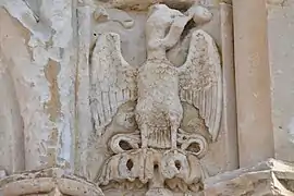 Grutesco (águia) presente no portal