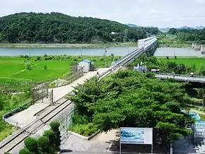 A ponte da Liberdade sobre o rio Imjin, em Paju