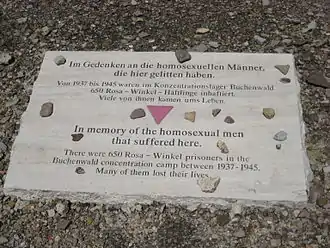 Memorial do triângulo rosa (Rosa Winkel em alemão) pelos gays mortos em Buchenwald, na Alemanha
