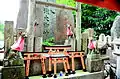 Um altar da raposa no Fushimi Inari-taisha