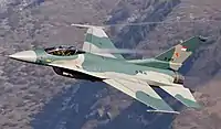 Um F-16, de fabricação americana.