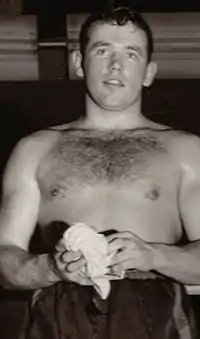 CI – Pelos abaixo da clavícula e em volta dos mamilos