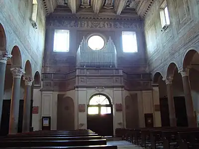 Contra-fachada e o órgão