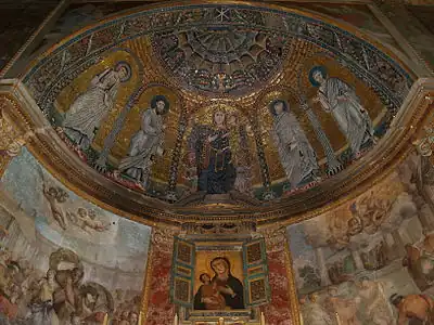 "Maestà" na abside.