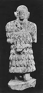 estátua de Isqui-Mari (traseira)