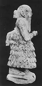 estátua de Isqui-Mari (lateral)