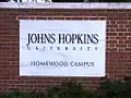 Placa de identificação nos muros da JHU