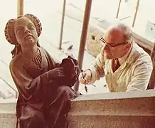 O escultor e restaurador Jacques de Bresser