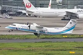 JA722A, o Dash-8 da Guarda Costeira Japonesa envolvido no acidente, em 2023.