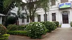 Jardim que precede a entrada do Internato Nossa Senhora Auxiliadora