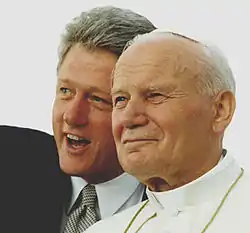 Papa João Paulo II acompanhado do então presidente americano Bill Clinton, durante a JMJ