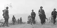 Soldados do exército americano chegando a Khe Sanh, 1968.