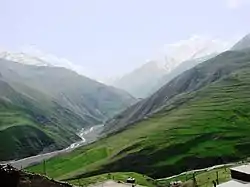 Montanhas em Khinalig