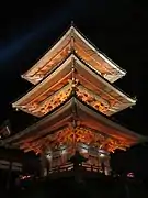 Kiyomizu-dera iluminado