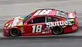 Kyle Busch com a pintura Skittles