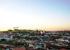 Vista da cidade de Lagoa Seca no crepúsculo