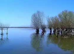 O Lago Işıklı, próximo de Çivril.