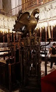 Atril no coro da Catedral de Toledo, Espanha.