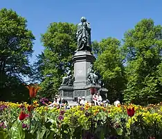 Linnémonumentet(Monumento a Lineu)Fritjof Kjellberg, 1885Estocolmo
