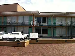 O motel agora faz parte do complexo do Museu Nacional dos Direitos Civis. A coroa marca o local aproximado onde King foi baleado