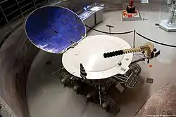 O Lunokhod 1 com seu retrorrefletor aberto
