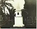 Monumento em homenagem a Nisia Floresta, construído em 1909, sobre as ruínas de onde existira a antiga casa onde ela viveu, no "Sítio Floresta" (Papary, hoje Nísia Floresta). Na ocasião, pensavam, erroneamente, que Nísia havia nascido em 1809, portanto a iniciativa era uma homenagem ao centenário do seu nascimento