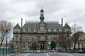 O hôtel de ville.