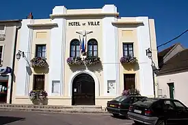 O hôtel de ville.