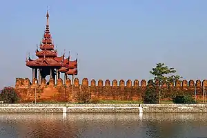 Muralhas do antigo palácio real de Mandalai