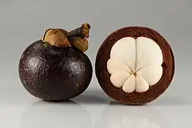 Fruto inteiro e em corte
