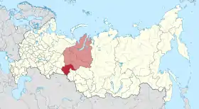 Localização do oblast de Tiumen (em vermelho) e dos okrugs autónomos da Iamália-Nenétsia e da Khantia-Mansia (em rosa) na Rússia.