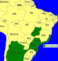 Mapa mostrando a distribuição de Mesomphalia turrita no Brasil em Goiás, Espírito Santo, Rio de Janeiro, São Paulo, Paraná e Santa Catarina e na Argentina.