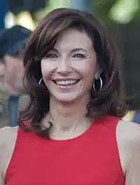 Mary Steenburgen como Anastasia Lee