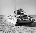 Um tanque "Matilda" do 7º Regimento Blindado britânico no deserto da Líbia em 1941.