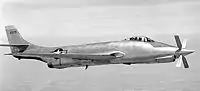 Teste de voo do protótipo XF-88B híbrido com dois motores turbojato e um turboélice.
