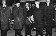 Membros da delegação do caixão de Borochov, da esquerda para a direita: Raphael Mahler&nbsp;[en], Zalman Shazar, David Borochov e Ya'akov Zerubavel&nbsp;[en] com Yosef Tekoah&nbsp;[en], embaixador de Israel na União Soviética. Roma 1963