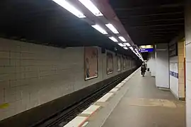 Vista da plataforma e da via do terminal.