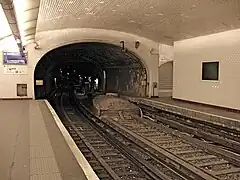 Semi-estação norte, pára-choque da via de garagem.