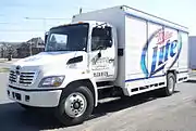 Caminhão da marca Miller Lite.