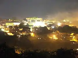 Visão panorâmica da cidade no período noturno