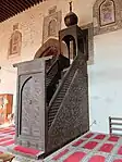 Mimbar de madeira presenteado à Mesquita de al-Salih Talai por Baktimur al-Jugandar por volta de 1300; um dos mais antigos mimbares mamelucos sobreviventes.