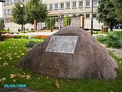 Monumento comemorativo da formação do condado em 1954